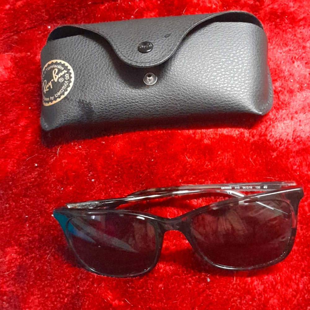 FEMAL DKNY SUNGLASSES